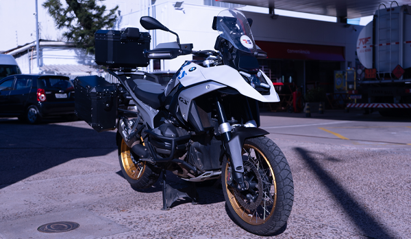 Moto BMW R 1250 GS em exibição